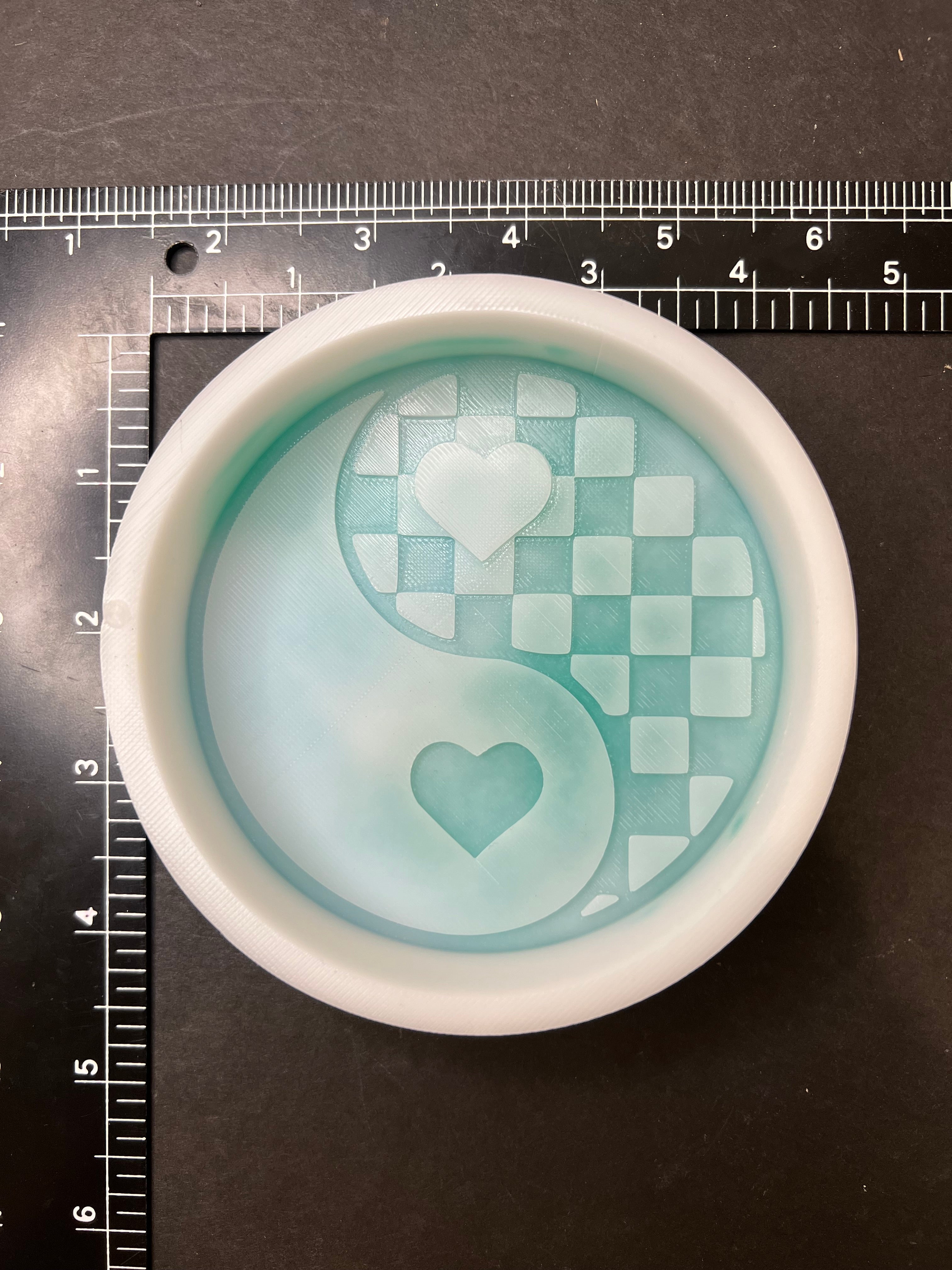 (B129) Checkered Heart YinYang Silicone Mold